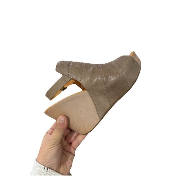 Kork-Ease Bergen taupe leather platform slingback peep-toe wedge sandals 7 M - Picture 10 of 12